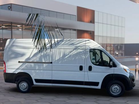 Used 2025 RAM ProMaster 2500 w/ Convenience Group FWD image 7