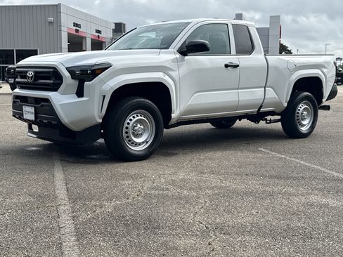 Used 2024 Toyota Tacoma SR image 9
