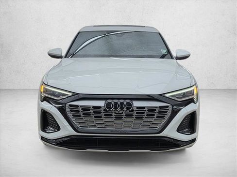 Used 2024 Audi Q8 e-tron Premium Plus w/ Premium Plus Package image 2