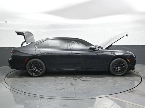 Used 2023 BMW 760i xDrive w/ Executive Package AWD/4WD image 45