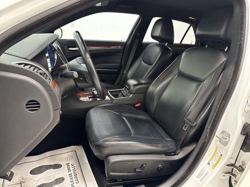 Used 2014 Chrysler 300 image 17