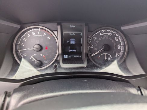 Used 2018 Toyota Tacoma TRD Sport w/ Technology Package image 13