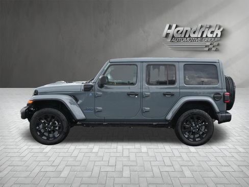 Used 2025 Jeep Wrangler Unlimited Sahara w/ Safety Group AWD/4WD image 6