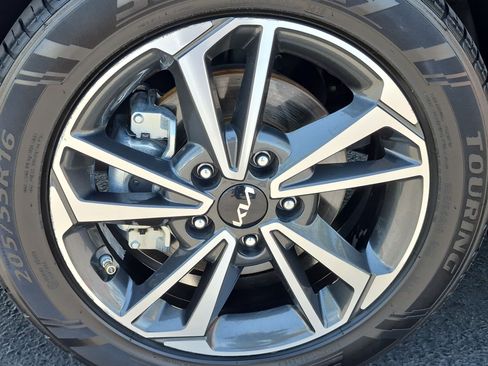 Used 2023 Kia Forte LXS FWD image 13