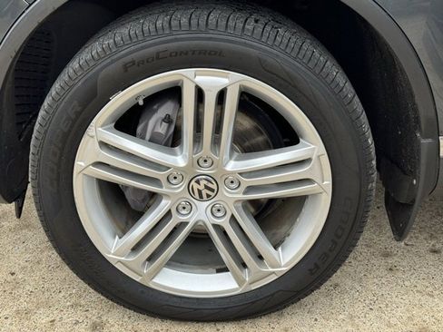 Used 2016 Volkswagen Touareg Executive image 24