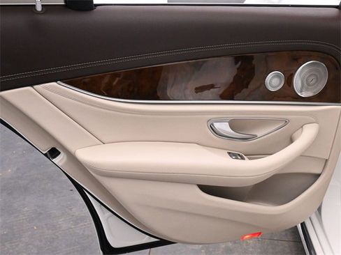 Used 2018 Mercedes-Benz E 300 4MATIC image 13