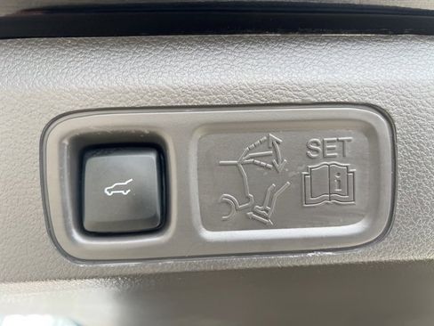 Used 2021 Ford Expedition Limited image 9