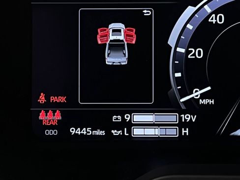 Used 2025 Toyota Tundra Limited AWD/4WD image 17