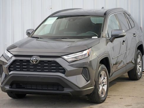 Used 2022 Toyota RAV4 XLE image 42