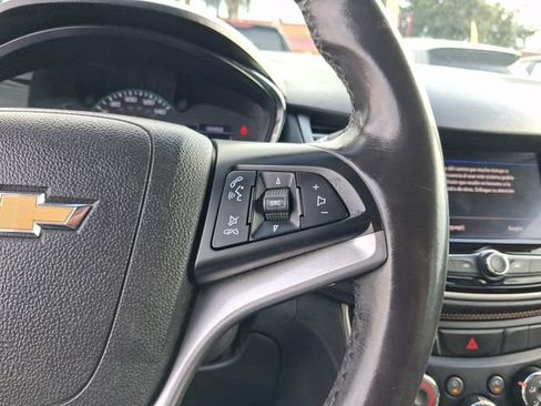 Used 2020 Chevrolet Trax LT w/ LT Convenience Package FWD image 18