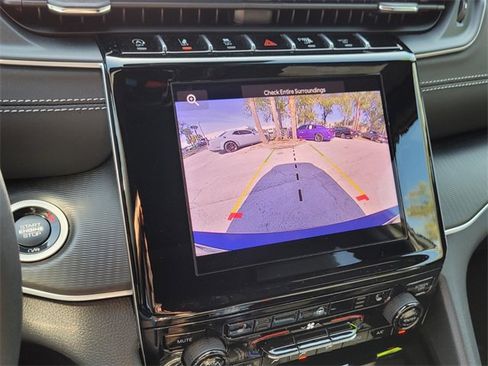 Certified 2025 Jeep Grand Cherokee L Altitude image 27