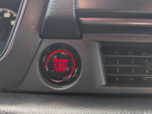 Used 2025 Honda Pilot TrailSport image 19
