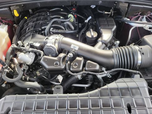 Used 2024 Jeep Grand Cherokee L Limited w/ Black Appearance Package image 26