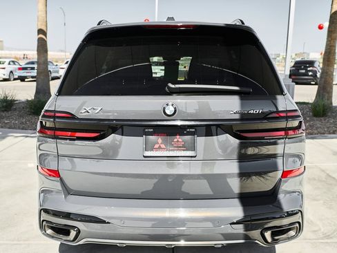 Used 2025 BMW X7 xDrive40i w/ M Sport Package AWD/4WD image 8