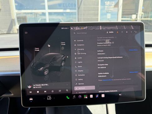 Used 2023 Tesla Model Y Long Range AWD/4WD image 45