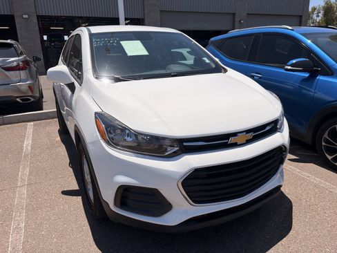 Used 2022 Chevrolet Trax LS w/ Tint and Cruise Package FWD image 3