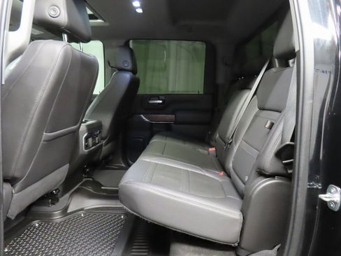 Used 2021 GMC Sierra 2500 Denali w/ Denali Black Diamond Edition image 10