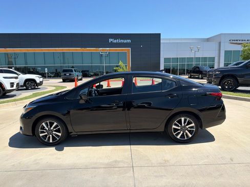 Used 2025 Nissan Versa SV FWD image 2
