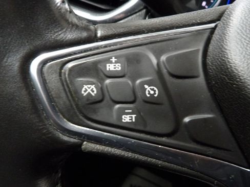 Used 2019 Chevrolet Equinox LT FWD image 16