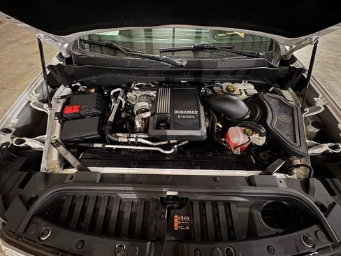 Used 2022 Chevrolet Silverado 1500 High Country w/ Technology Package image 18