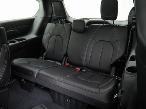 New 2026 Chrysler Pacifica Select image 18