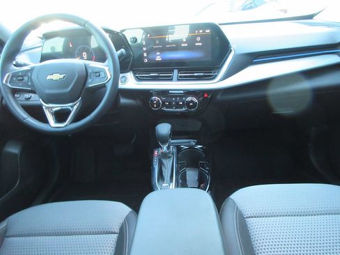 Certified 2024 Chevrolet Trax LT w/ Driver Confidence Package FWD image 16