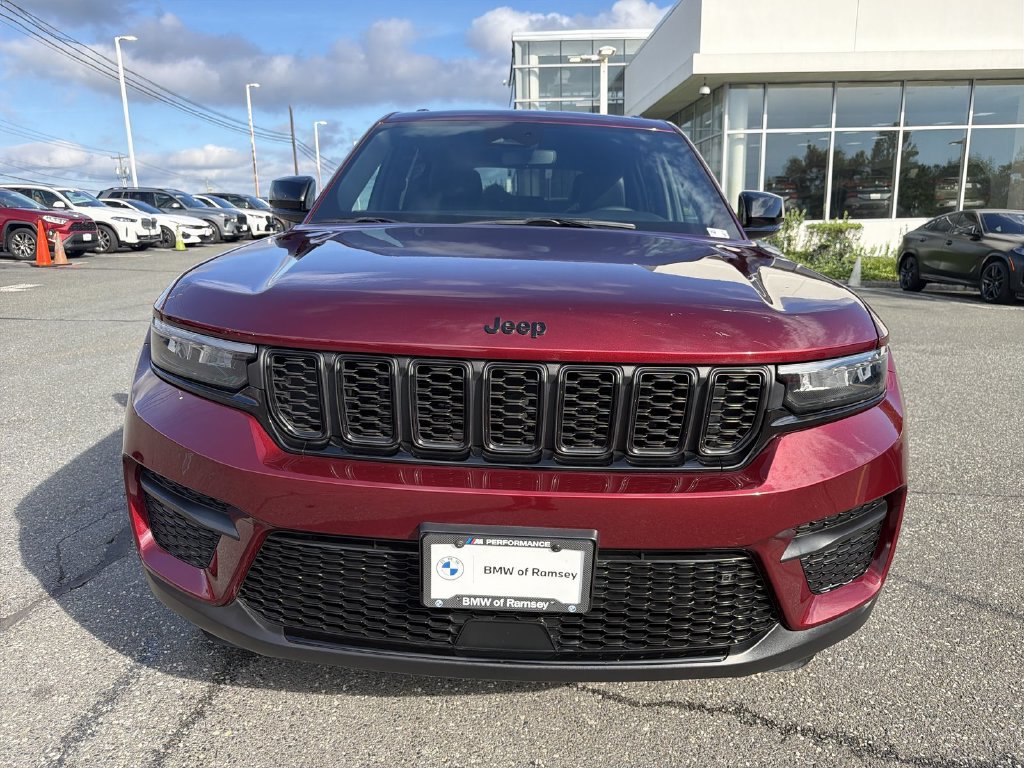 Used 2024 Jeep Grand Cherokee Altitude AWD/4WD image 14