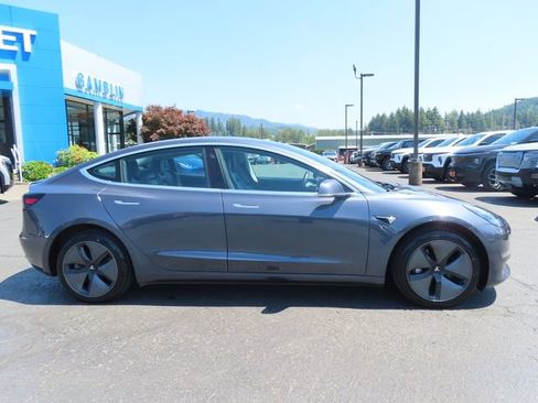 Used 2020 Tesla Model 3 Standard Range Plus RWD image 10