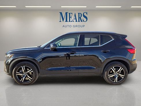 Certified 2025 Volvo XC40 B5 Core image 3
