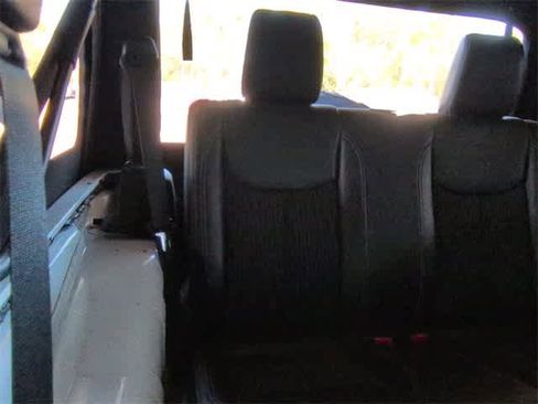Used 2015 Jeep Wrangler Sport image 19