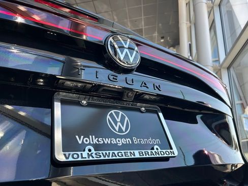 New 2026 Volkswagen Tiguan SE R-Line FWD image 44