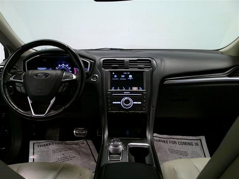 Used 2018 Ford Fusion Titanium image 3