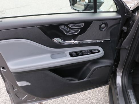 Used 2021 Lincoln Corsair Reserve w/ Equipment Group 201A image 16