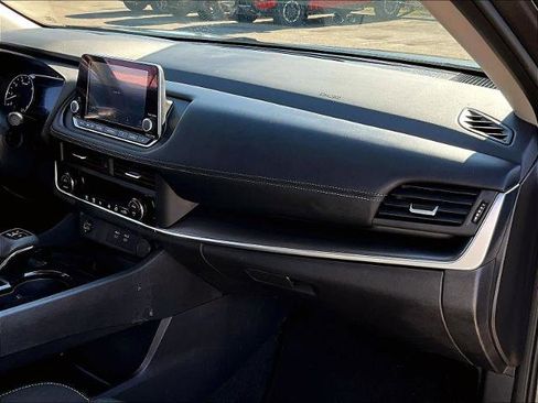 Certified 2024 Nissan Rogue SV image 13