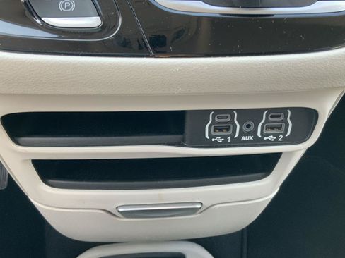 Used 2023 Chrysler Pacifica Touring-L FWD image 41