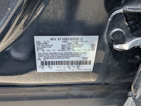 Used 2023 Ford Explorer XLT w/ Equipment Group 202A AWD/4WD image 34