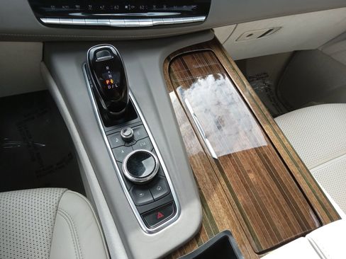 Used 2021 Cadillac Escalade Premium Luxury Platinum image 15