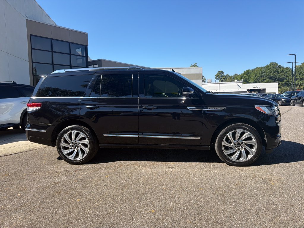 Used 2024 Lincoln Navigator Premiere AWD/4WD image 13