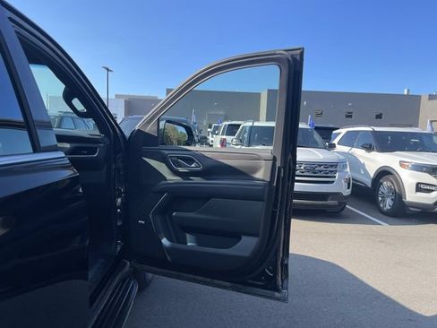 Used 2022 Chevrolet Suburban LT AWD/4WD image 15