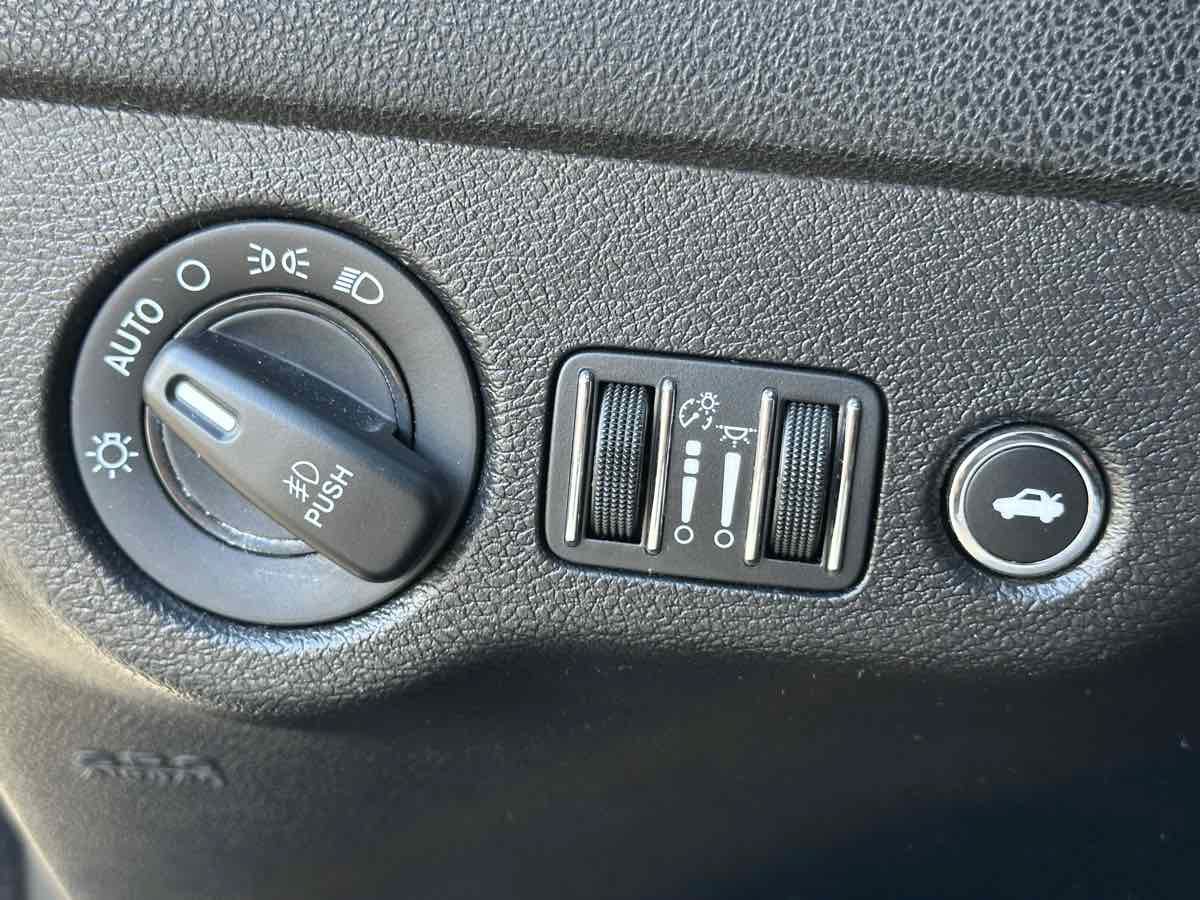 Used 2019 Dodge Charger SXT w/ Cold Weather Package AWD/4WD image 13
