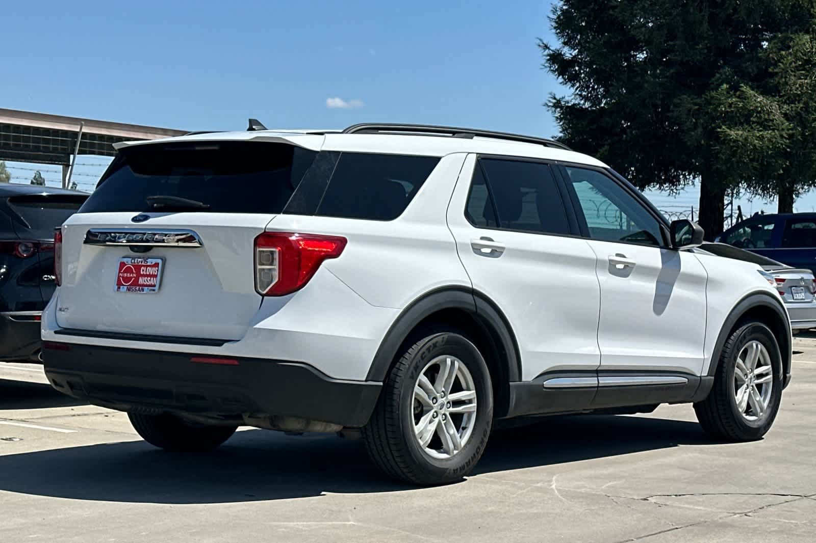 Used 2021 Ford Explorer XLT RWD image 3