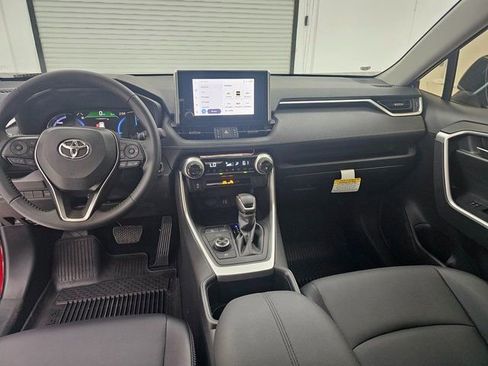 Used 2025 Toyota RAV4 XLE Premium image 31