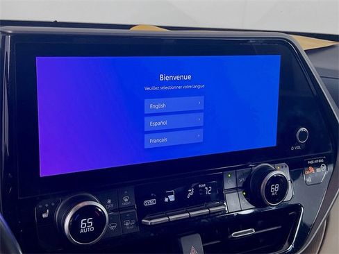 Used 2023 Toyota Highlander XLE image 14