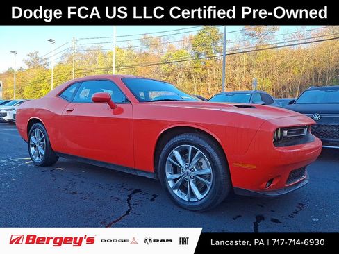 Used 2022 Dodge Challenger SXT image 1