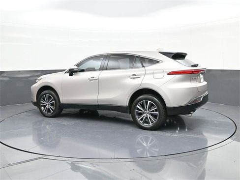 Used 2024 Toyota Venza LE image 5