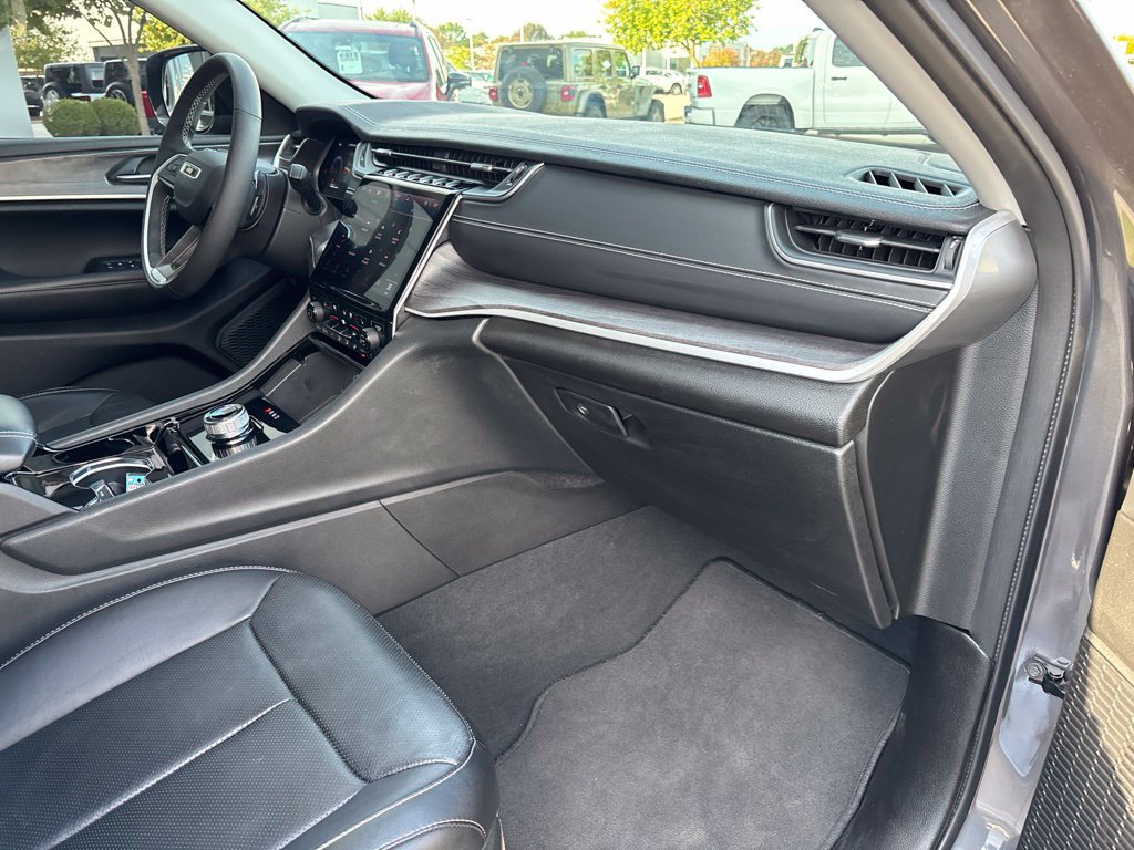 Used 2023 Jeep Grand Cherokee Limited w/ Luxury Tech Group II RWD image 26