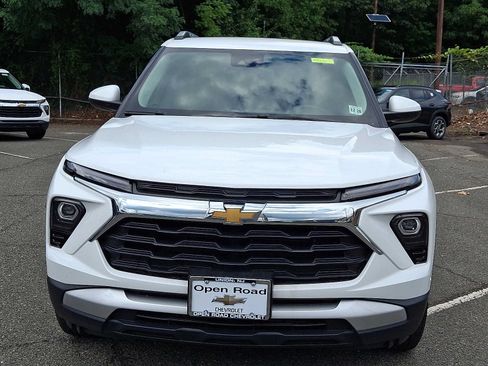 Used 2024 Chevrolet TrailBlazer LT w/ Driver Confidence Package AWD/4WD image 2