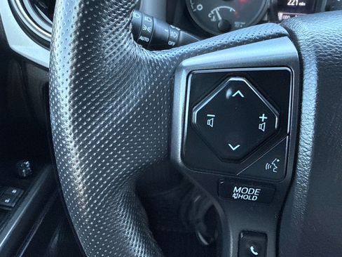 Used 2022 Toyota Tacoma TRD Off-Road image 24