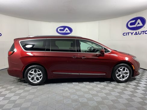 Used 2017 Chrysler Pacifica Touring-L Plus w/ Advanced Safetytec Group image 2