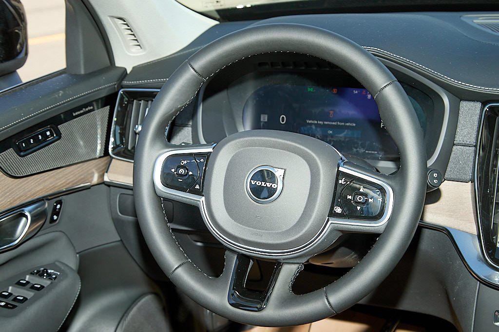 New 2026 Volvo XC90 B6 Plus w/ Protection Package Premier AWD/4WD image 26
